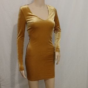 gold velvet dress ✨